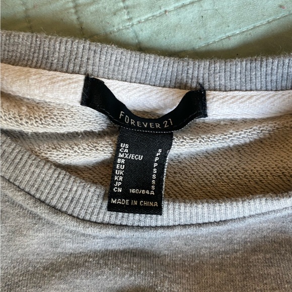 Cropped Sweatshirt - Picture 4 of 4